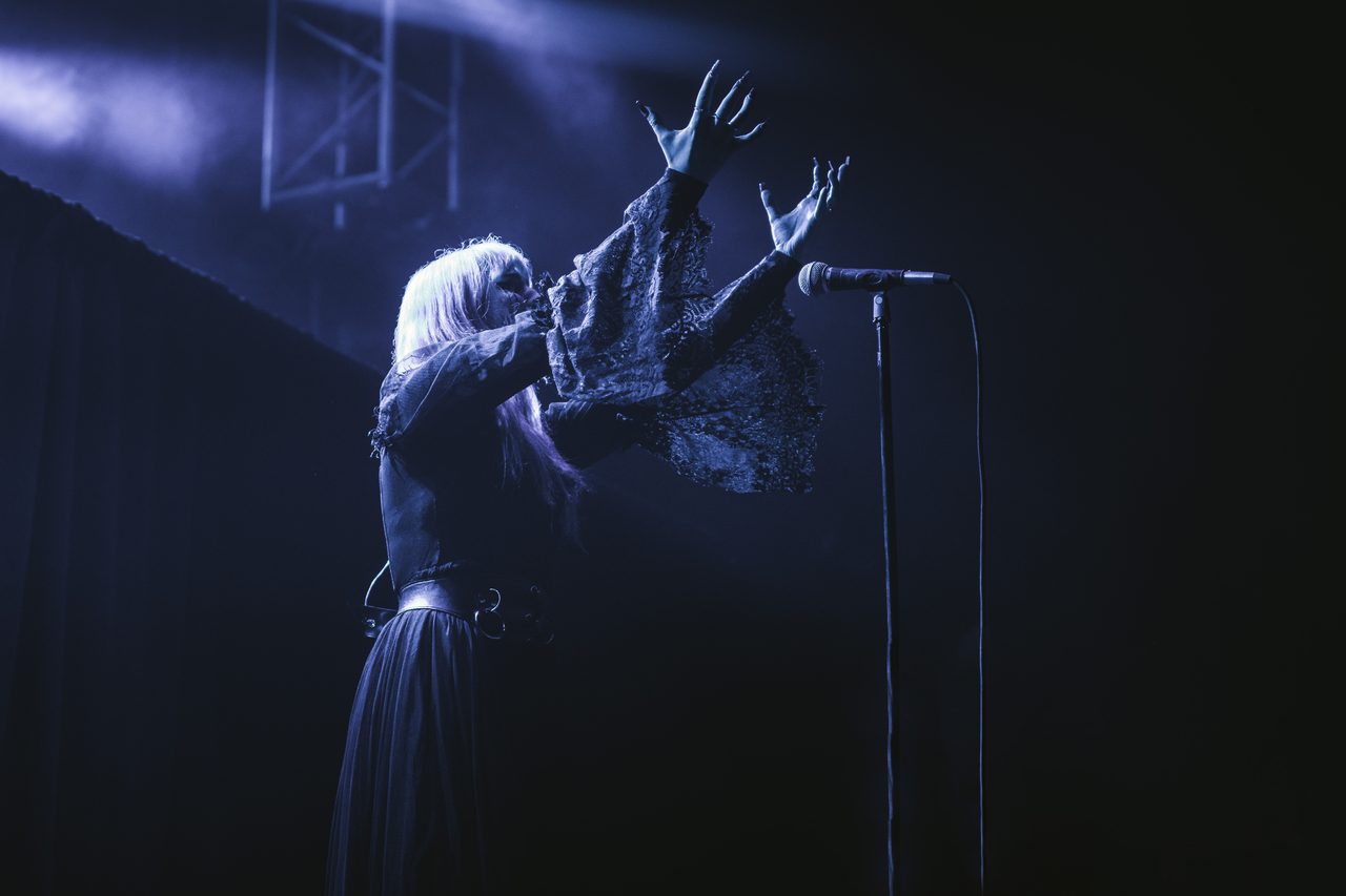 Kaelan Mikla performing live.