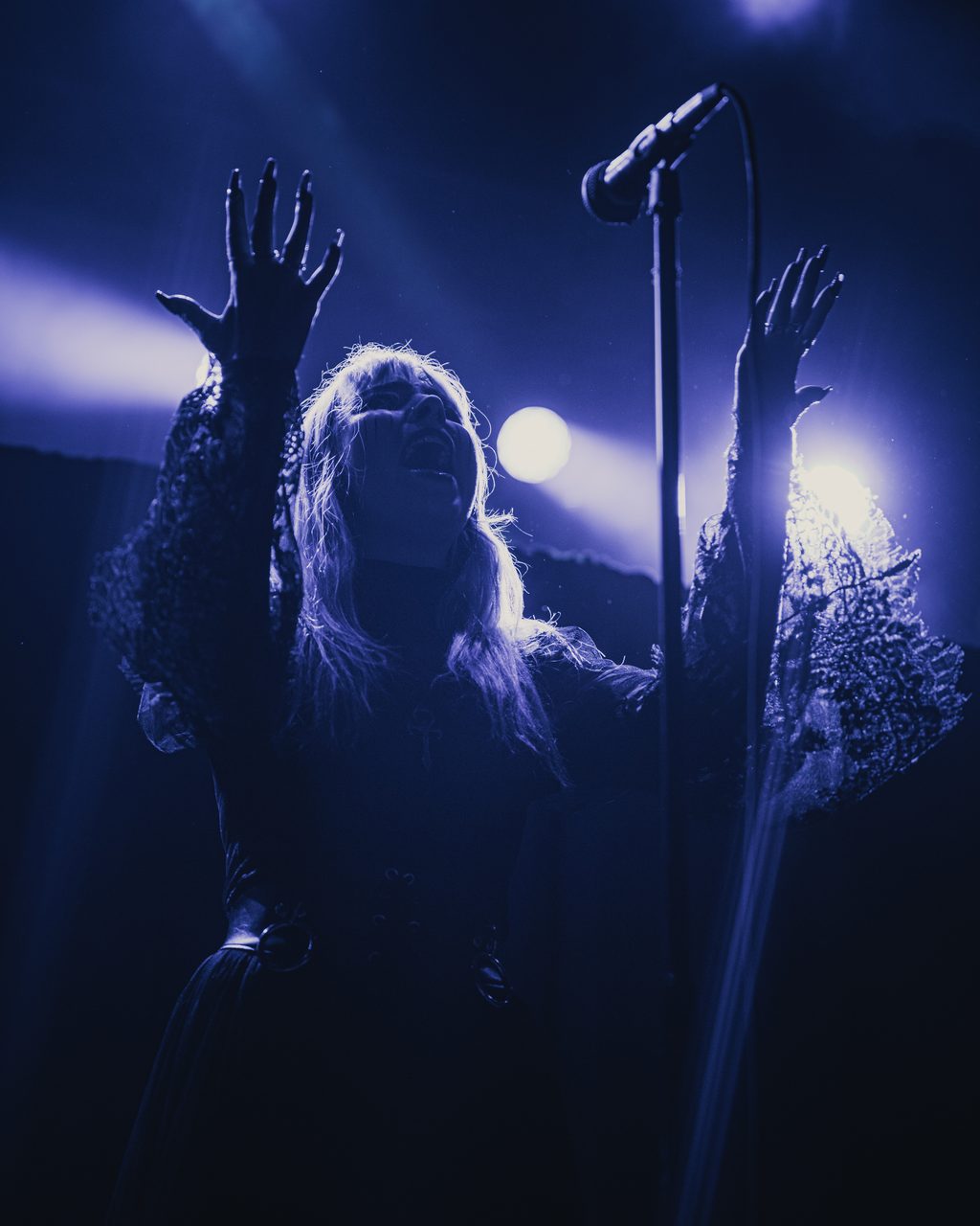 Kaelan Mikla performing live.