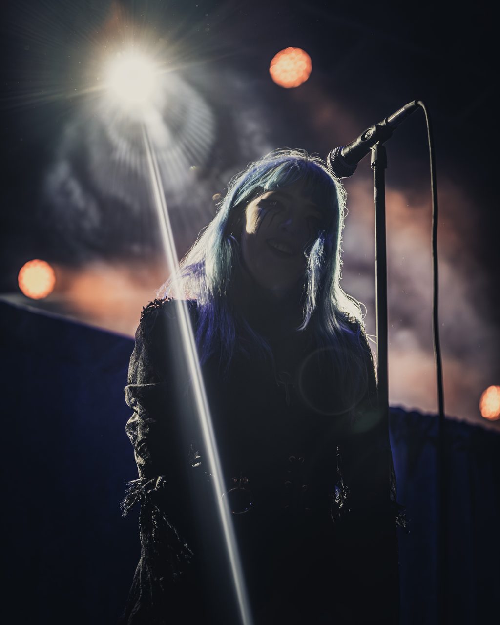 Kaelan Mikla performing live.